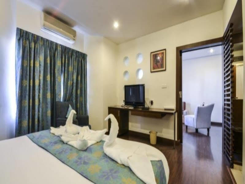 Oyster Suites Hyderabad Exterior foto