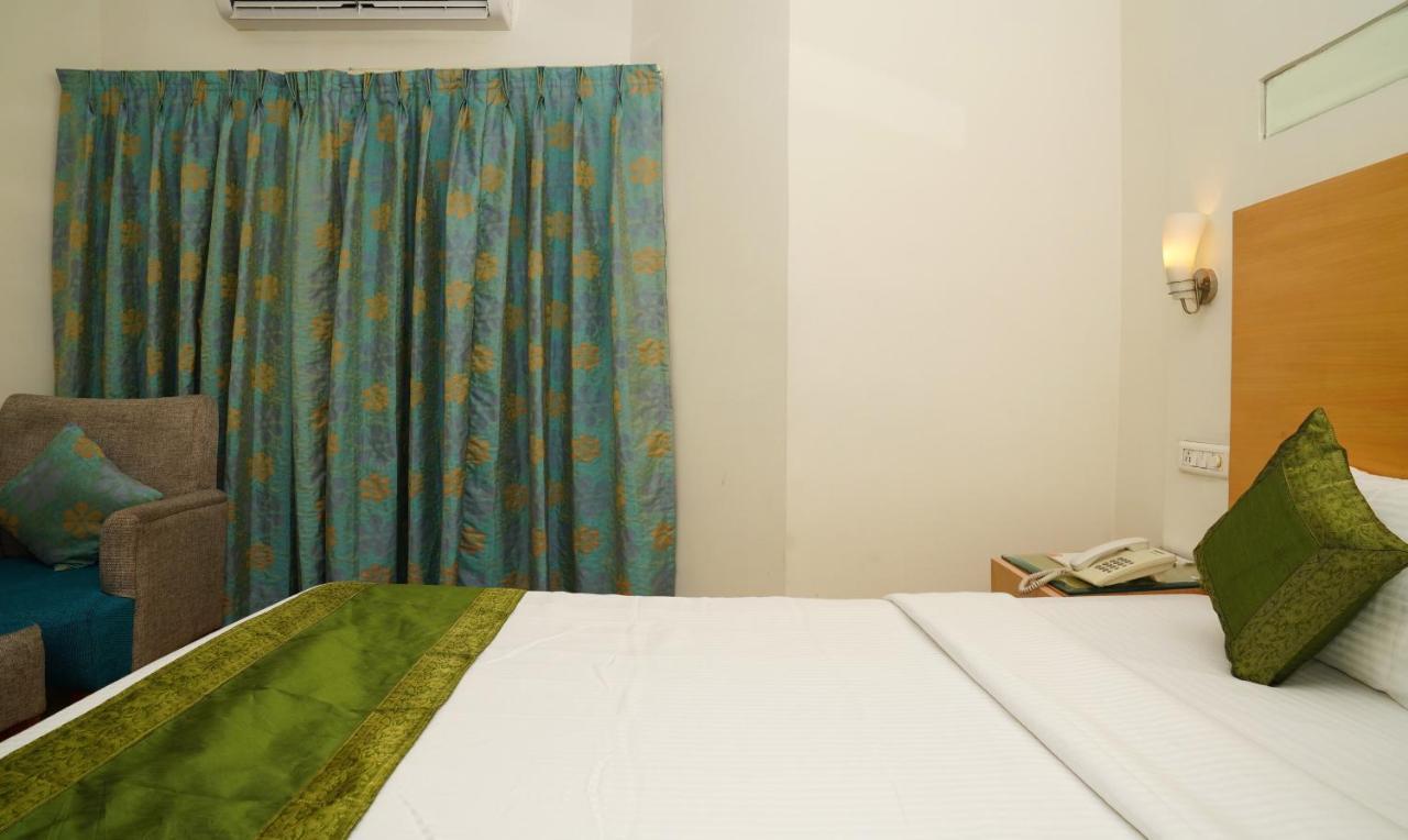 Oyster Suites Hyderabad Exterior foto