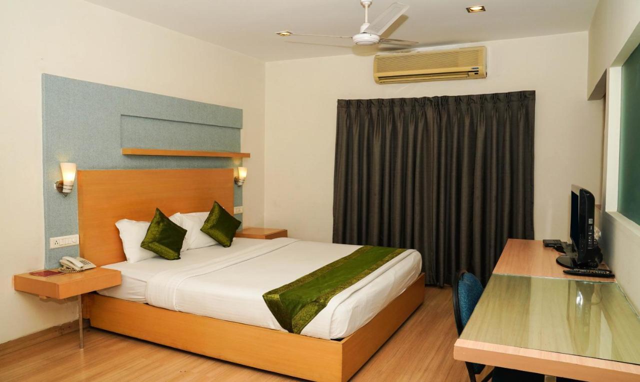 Oyster Suites Hyderabad Exterior foto