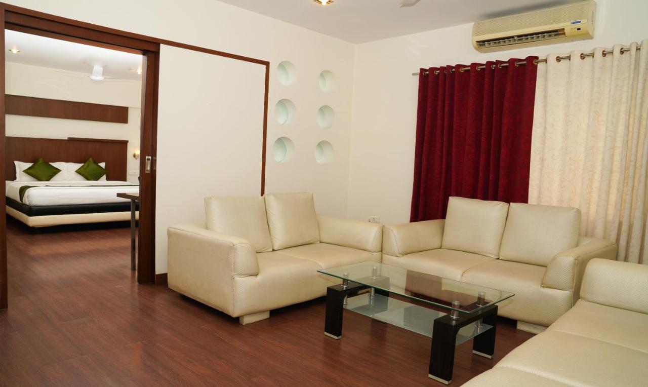 Oyster Suites Hyderabad Exterior foto